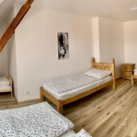 Statek Bezdedice * Hostomice