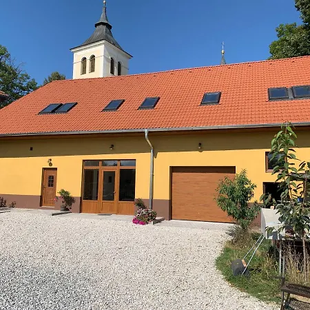 Statek Bezdedice Apartment