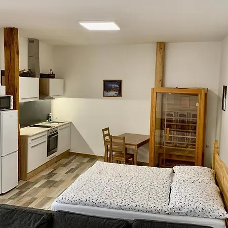 Statek Bezdedice * Hostomice