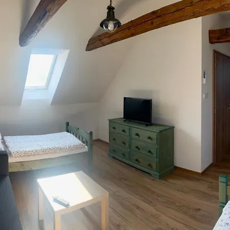 Statek Bezdědice * Hostomice
