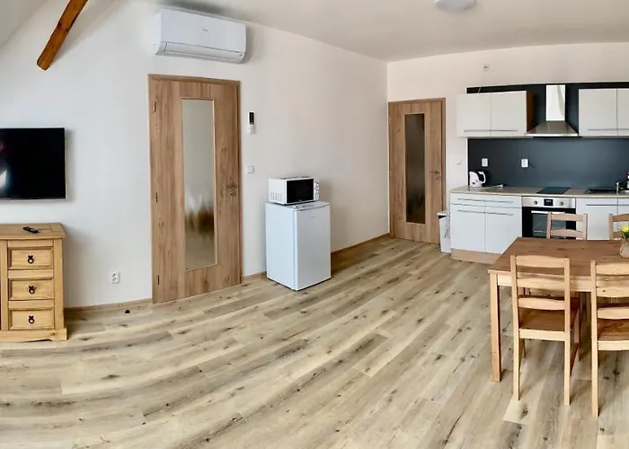 Statek Bezdědice * Hostomice